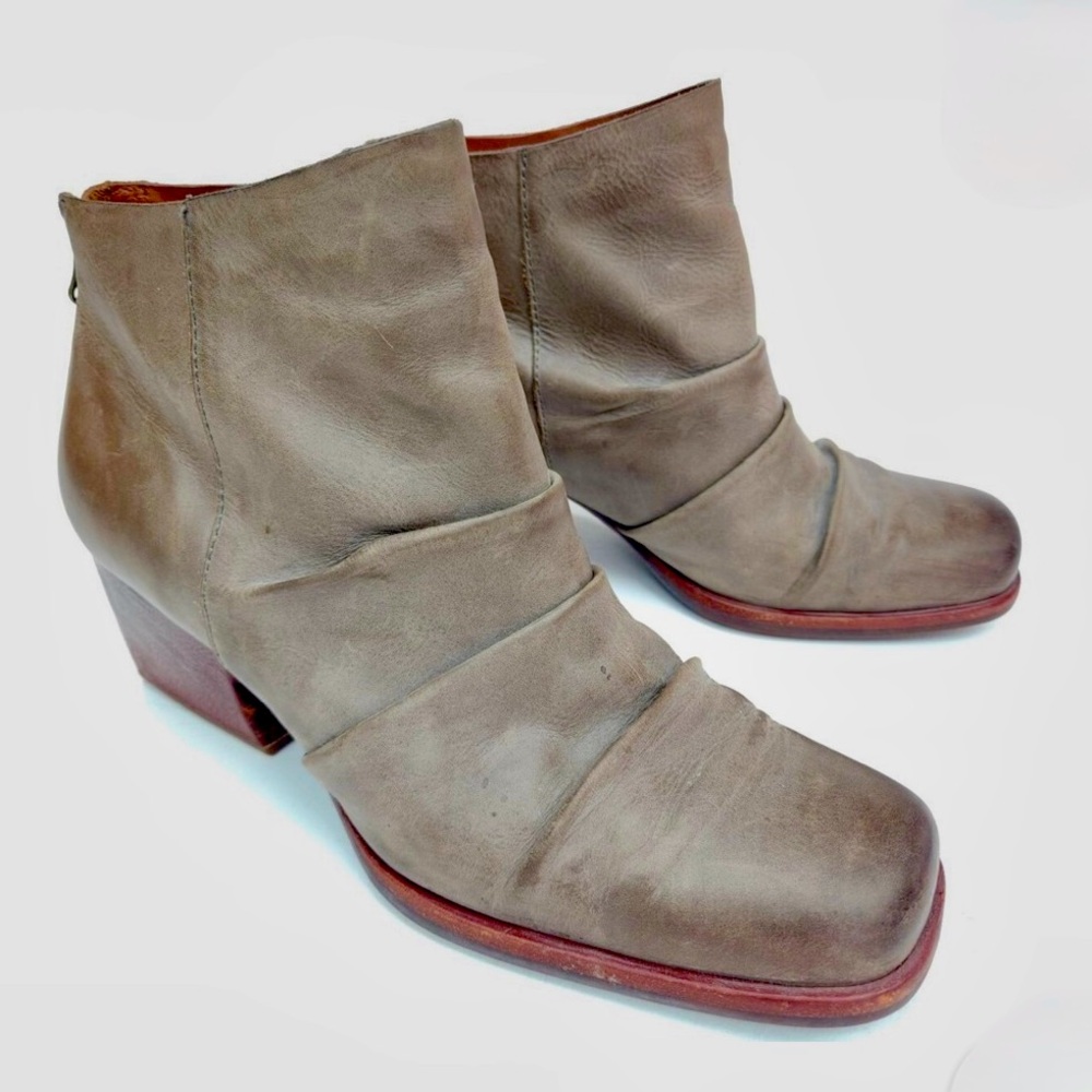 KORK-EASE, Women’s Kissel Taupe Ruched Leather Bootie Block Heel Ankle Boot Sz 8